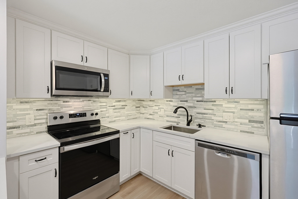 4 Hazelwood Ave 11
