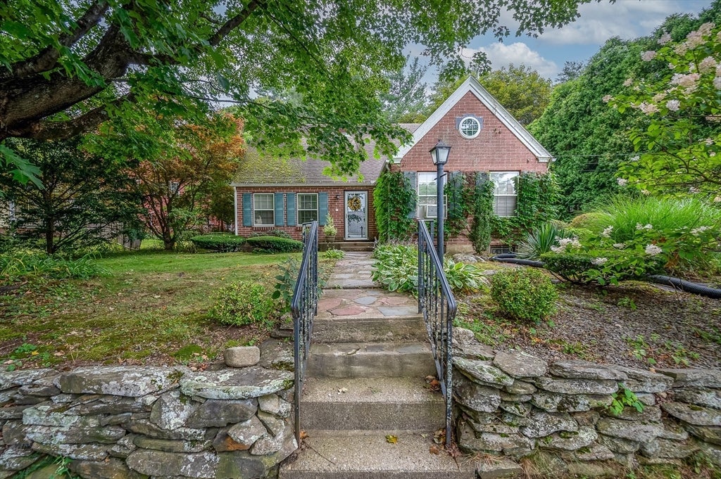 Photo of 7 Virginia Rd, Worcester, MA