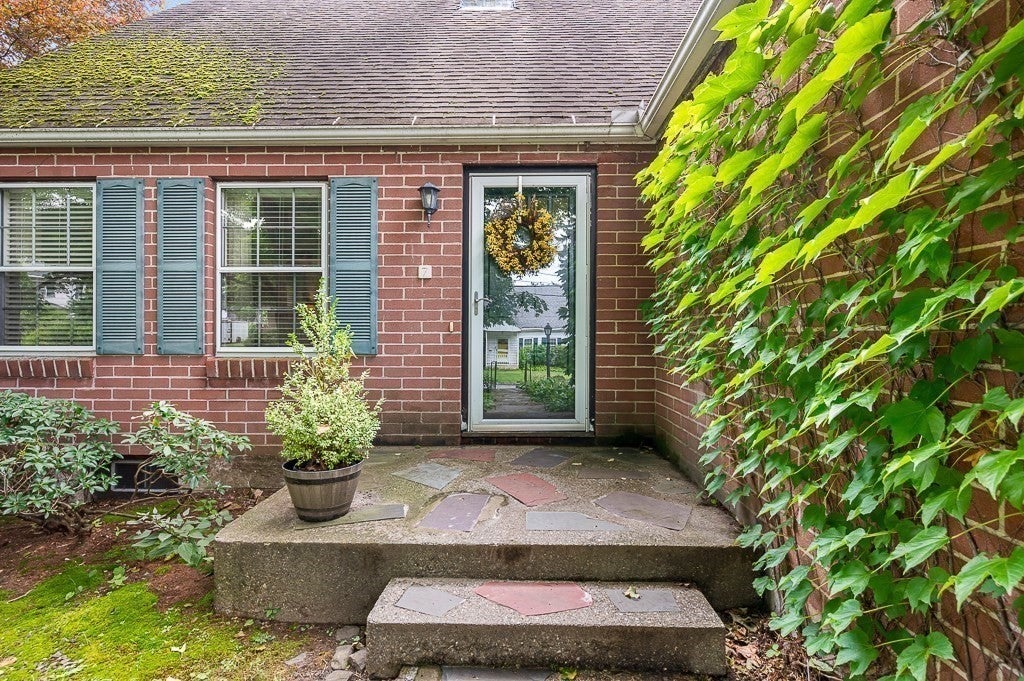 7 Virginia Rd, Worcester, MA Photo #2