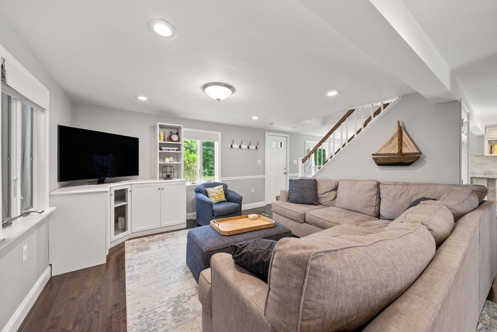 169 Pond St