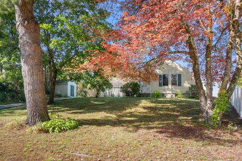 37 Elizabeth St Uxbridge MA 01569