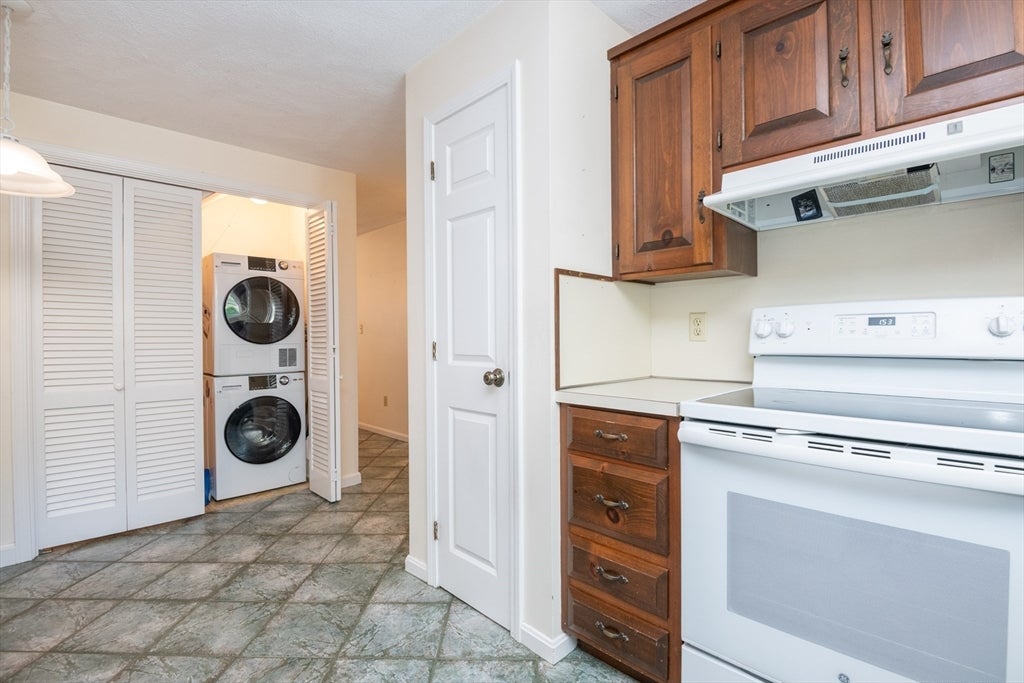401 Colonial Drive 16