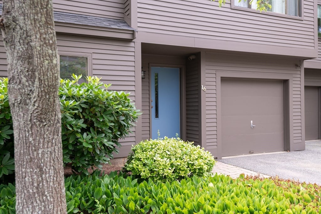 401 Colonial Drive 16