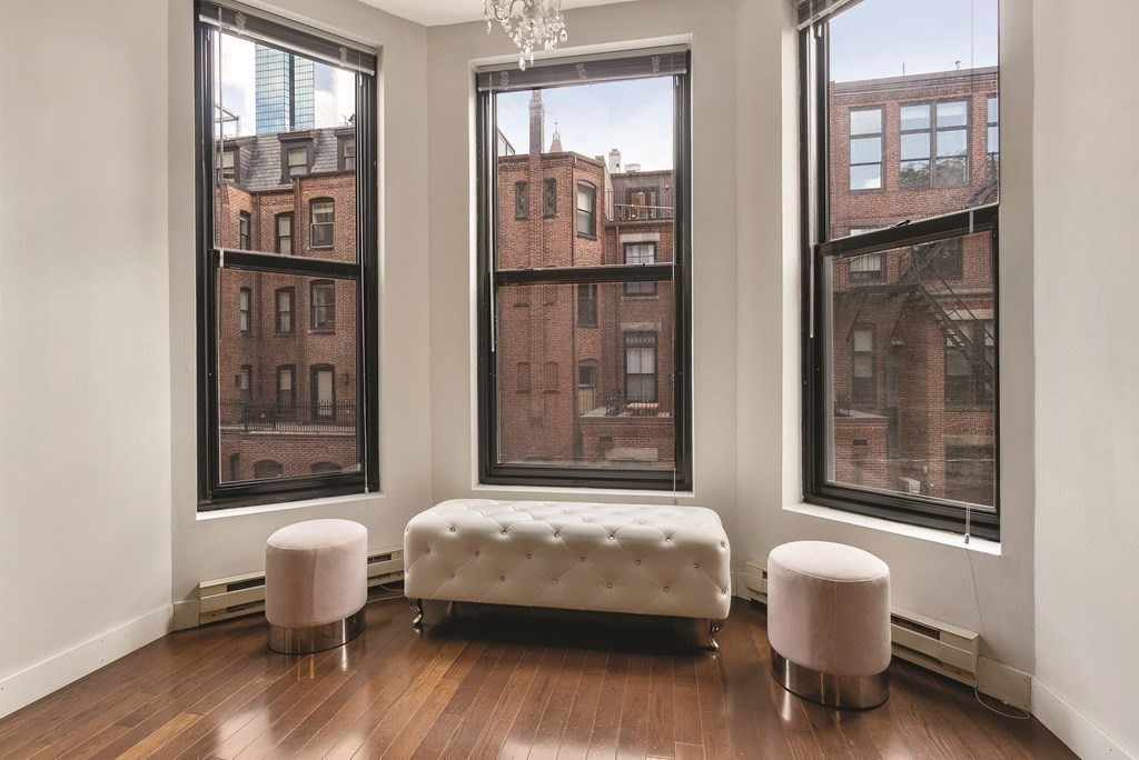 160 Commonwealth 210