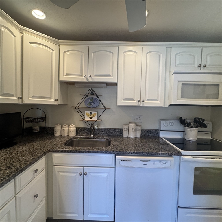 300 Park Terrace Dr #322, Stoneham, MA Photo #9