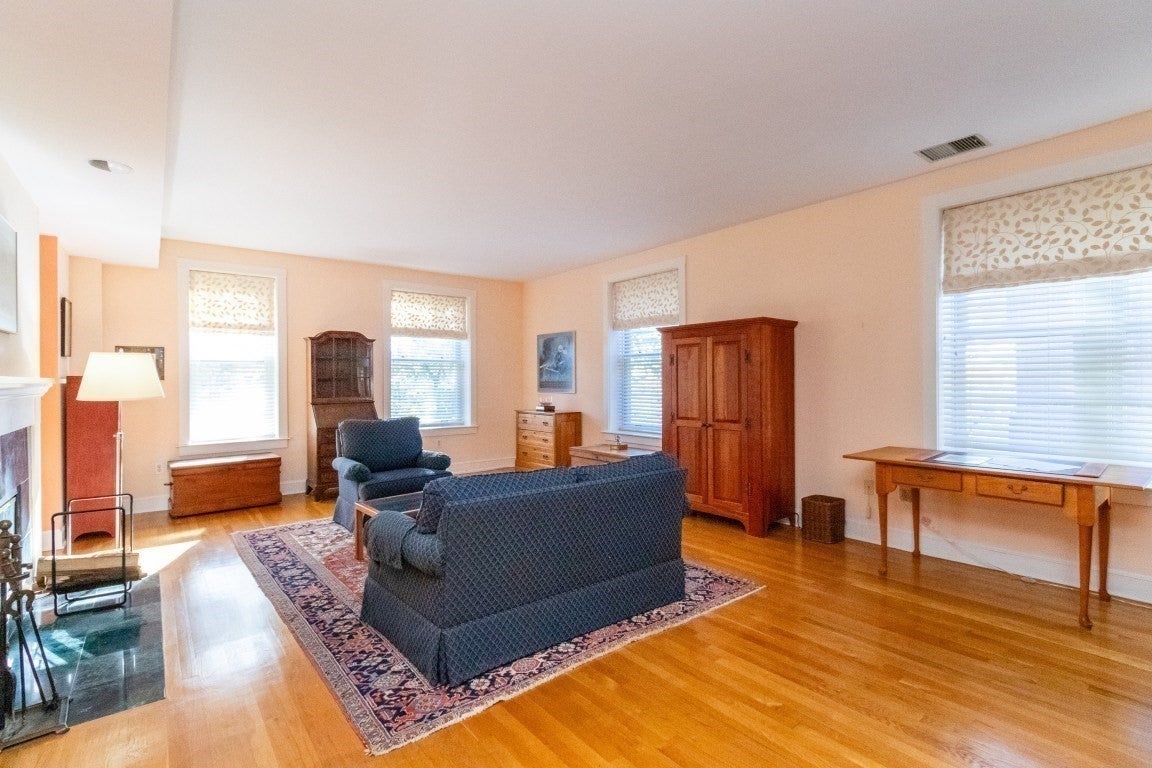 216 Summit Ave B-102