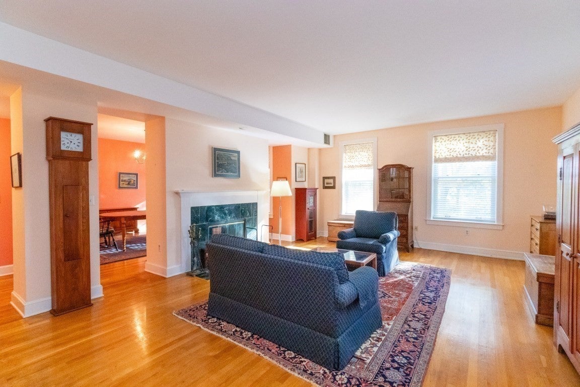 216 Summit Ave B-102