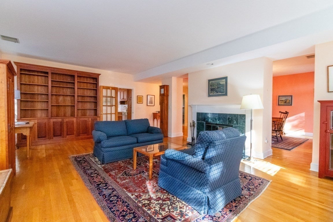 216 Summit Ave B-102