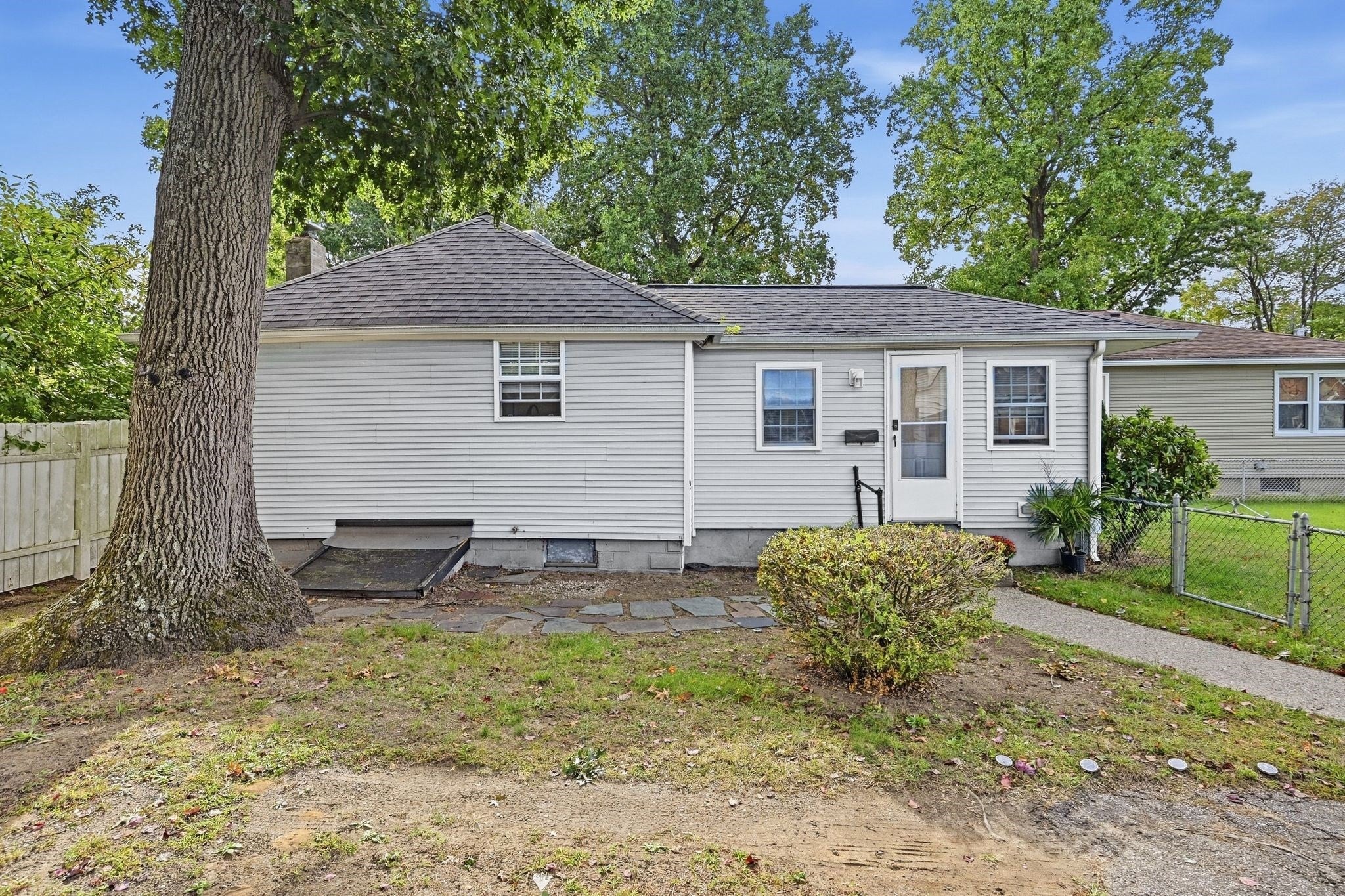 215 Eddy St, Springfield, MA, 215 Eddy St, Springfield, MA Photo #25