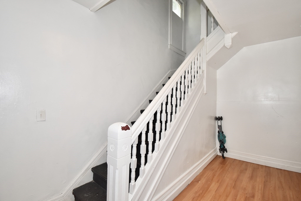 Springfield, Massachusetts 01105, United States, 9 Bedrooms Bedrooms, ,3 BathroomsBathrooms,Residential,Active,223773