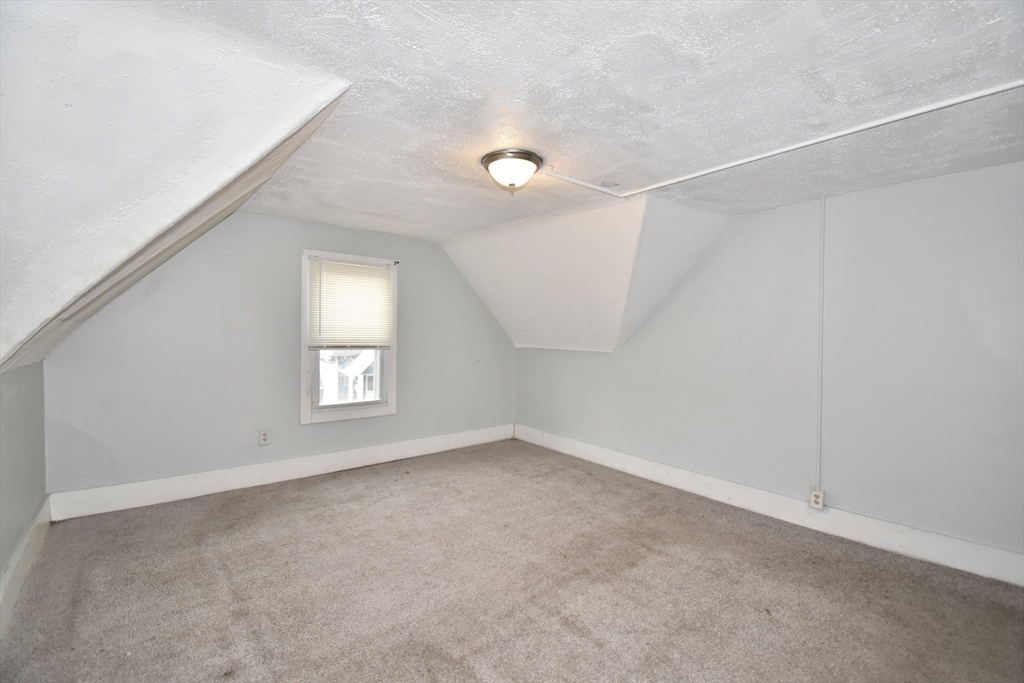 Springfield, Massachusetts 01105, United States, 9 Bedrooms Bedrooms, ,3 BathroomsBathrooms,Residential,Active,223773