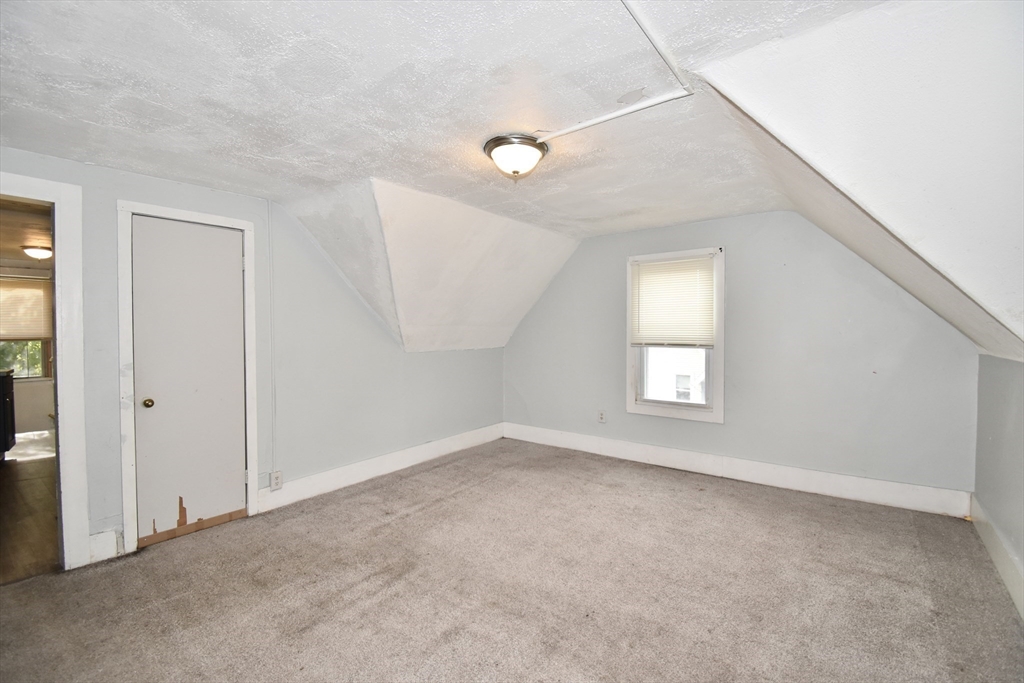 Springfield, Massachusetts 01105, United States, 9 Bedrooms Bedrooms, ,3 BathroomsBathrooms,Residential,Active,223773