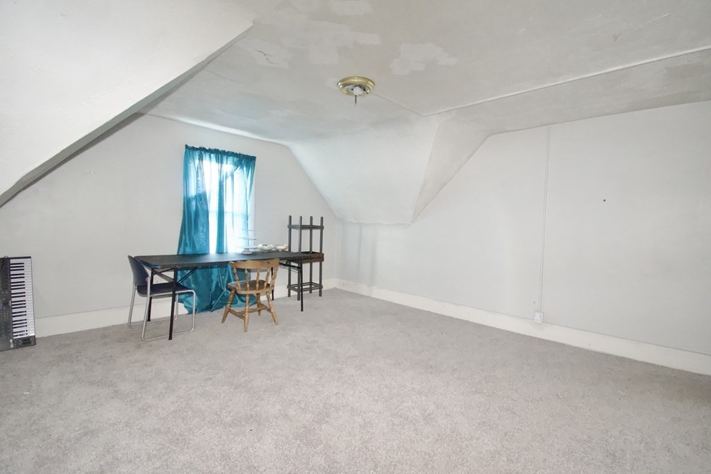 Springfield, Massachusetts 01105, United States, 9 Bedrooms Bedrooms, ,3 BathroomsBathrooms,Residential,Active,223773