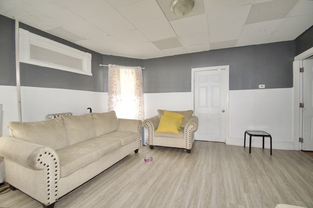 Springfield, Massachusetts 01105, United States, 9 Bedrooms Bedrooms, ,3 BathroomsBathrooms,Residential,Active,223773