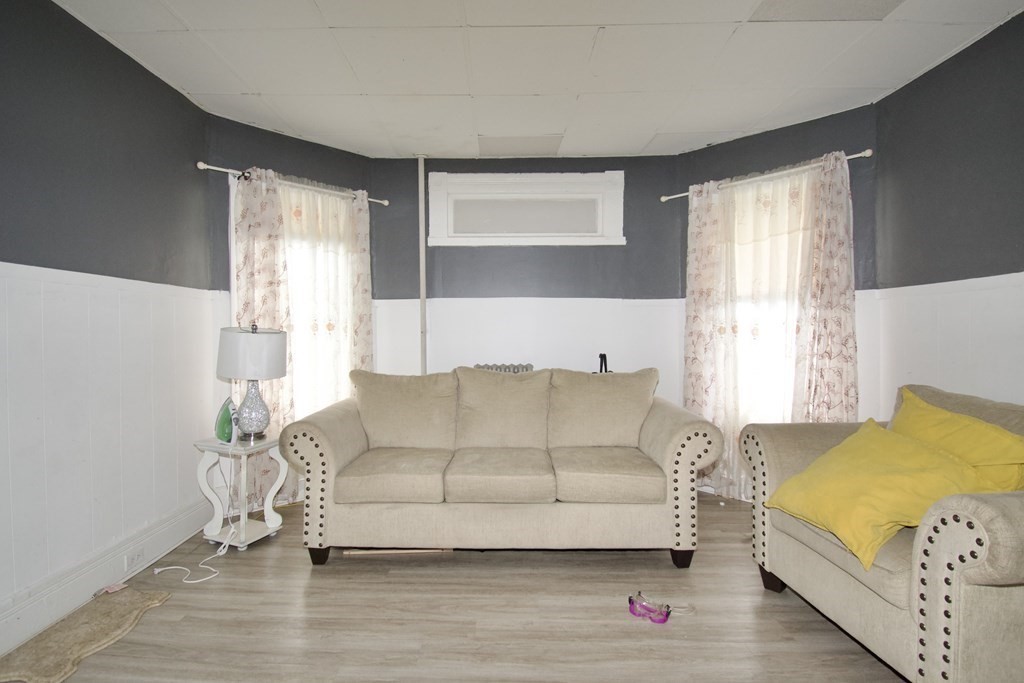 Springfield, Massachusetts 01105, United States, 9 Bedrooms Bedrooms, ,3 BathroomsBathrooms,Residential,Active,223773