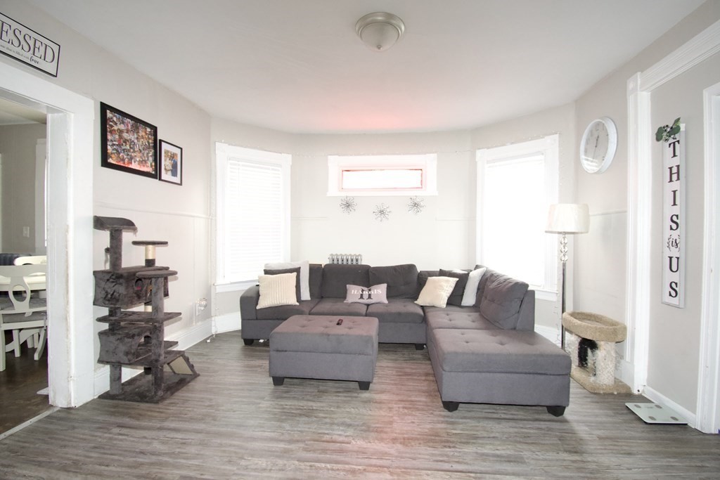 3 Hillside Pl