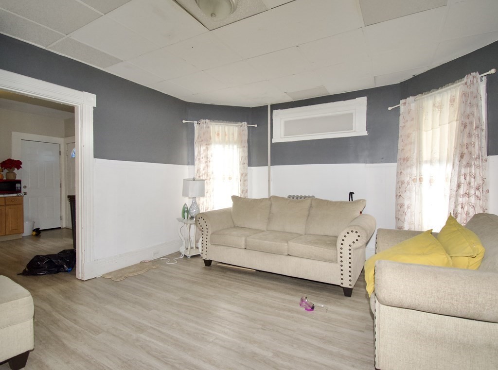 Springfield, Massachusetts 01105, United States, 9 Bedrooms Bedrooms, ,3 BathroomsBathrooms,Residential,Active,223773