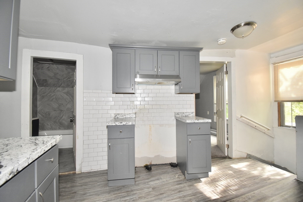 Springfield, Massachusetts 01105, United States, 9 Bedrooms Bedrooms, ,3 BathroomsBathrooms,Residential,Active,223773