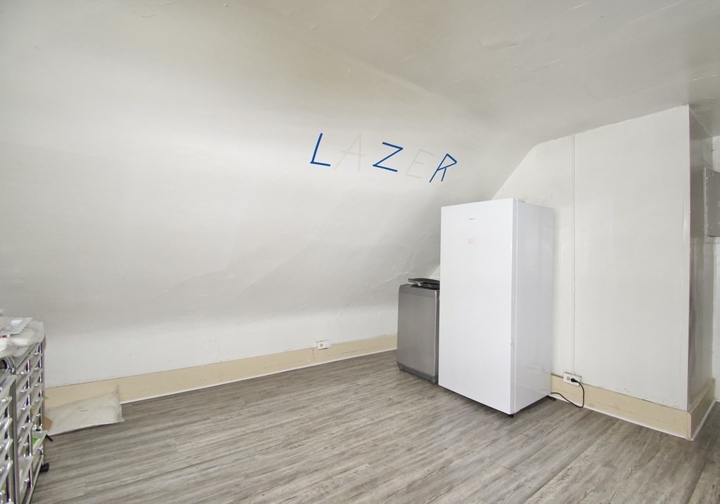 Springfield, Massachusetts 01105, United States, 9 Bedrooms Bedrooms, ,3 BathroomsBathrooms,Residential,Active,223773