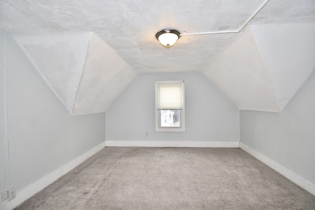 Springfield, Massachusetts 01105, United States, 9 Bedrooms Bedrooms, ,3 BathroomsBathrooms,Residential,Active,223773