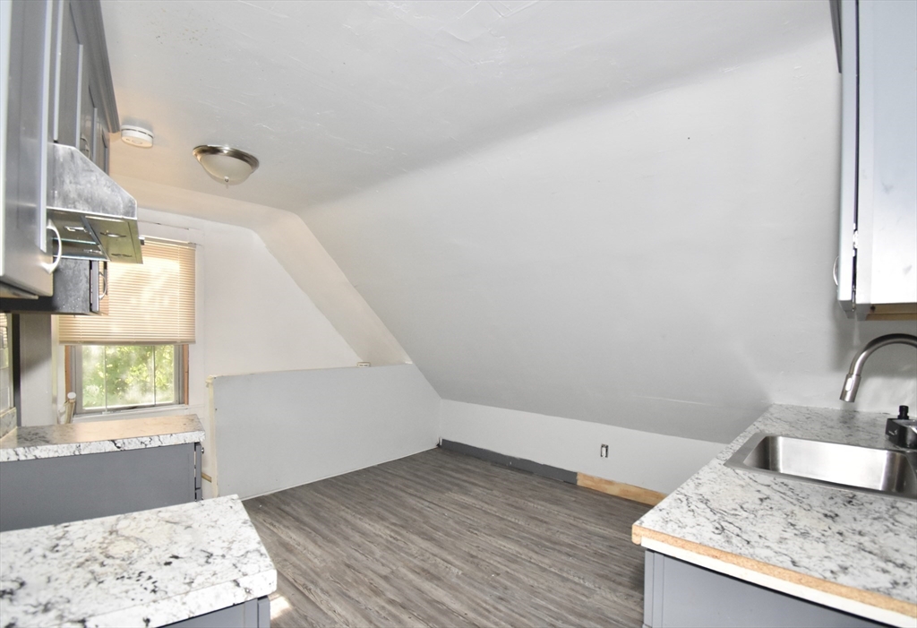 Springfield, Massachusetts 01105, United States, 9 Bedrooms Bedrooms, ,3 BathroomsBathrooms,Residential,Active,223773