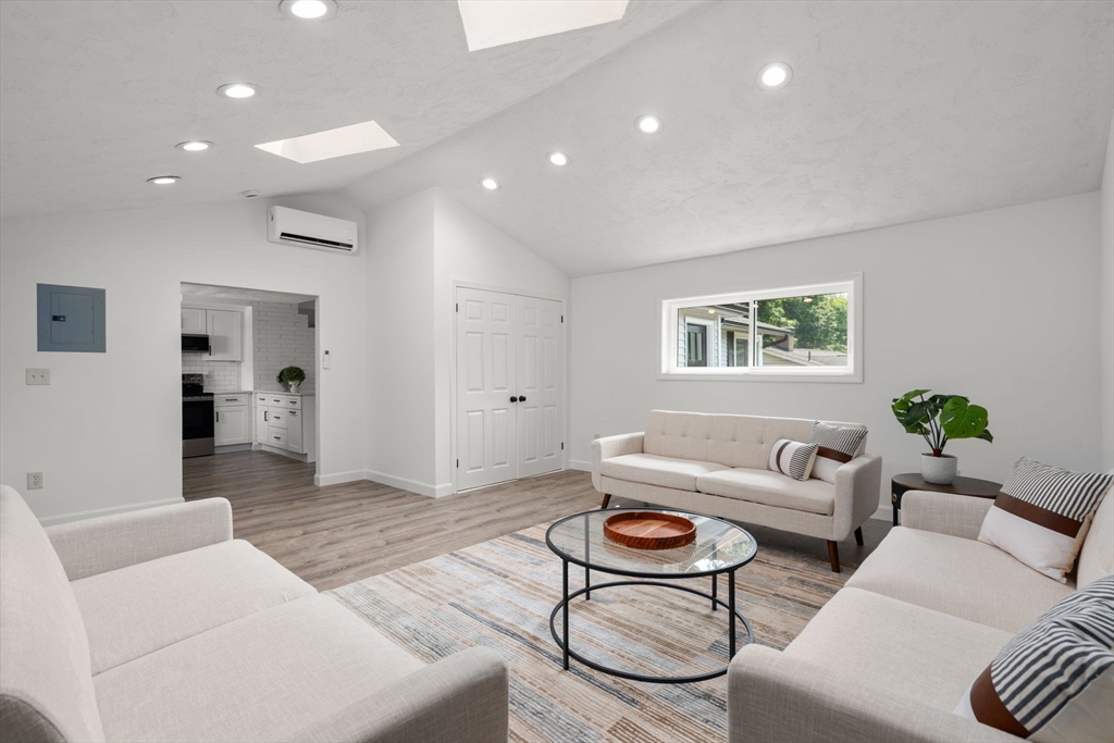 6 Ruth Dr