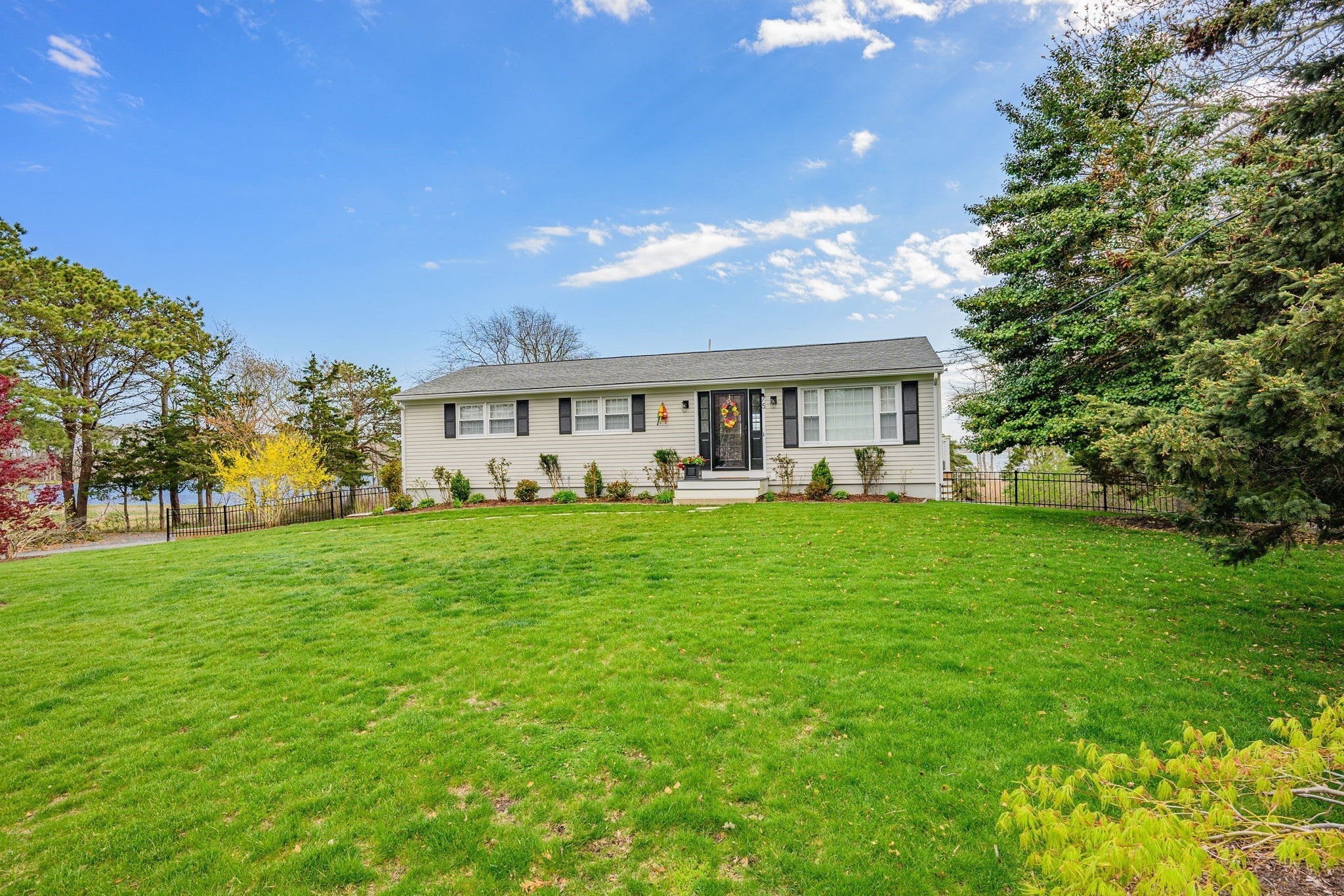 75 Meadowbrook Rd