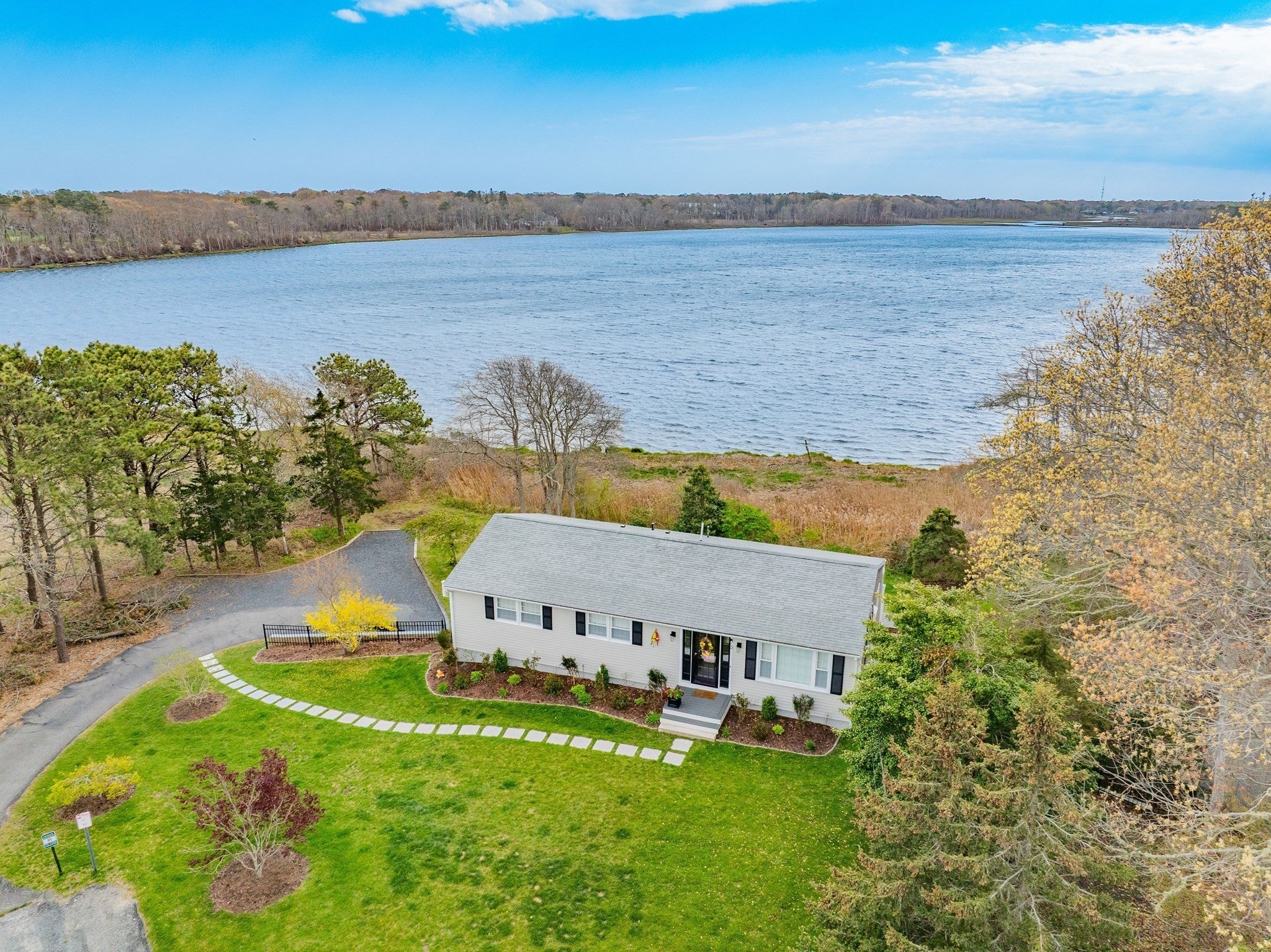 75 Meadowbrook Rd