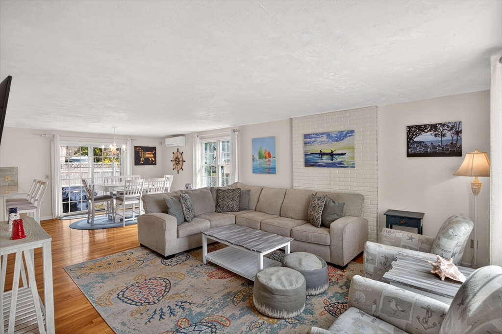 35 Pine Tree Rd