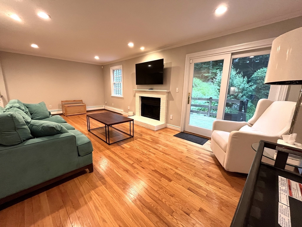 60 Linden St 60