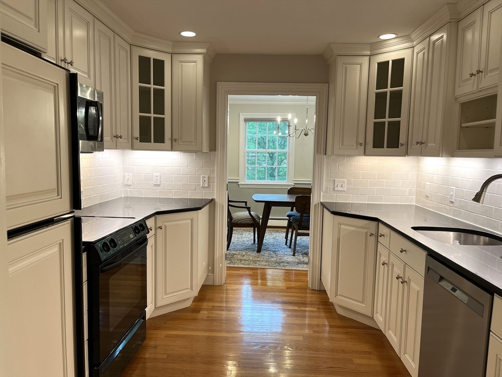 60 Linden St 60