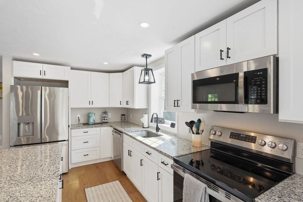 28 Ash St, Webster, MA Photo #8
