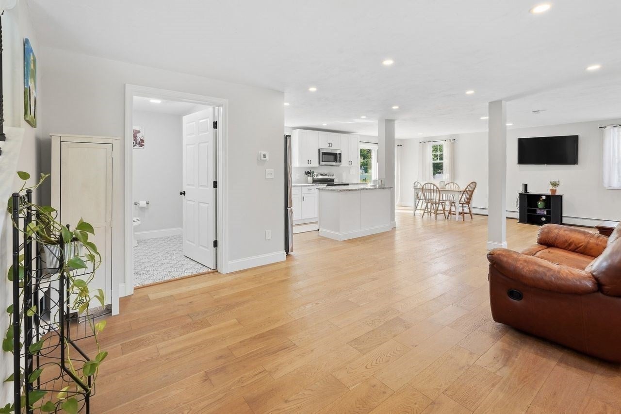 28 Ash St, Webster, MA Photo #12