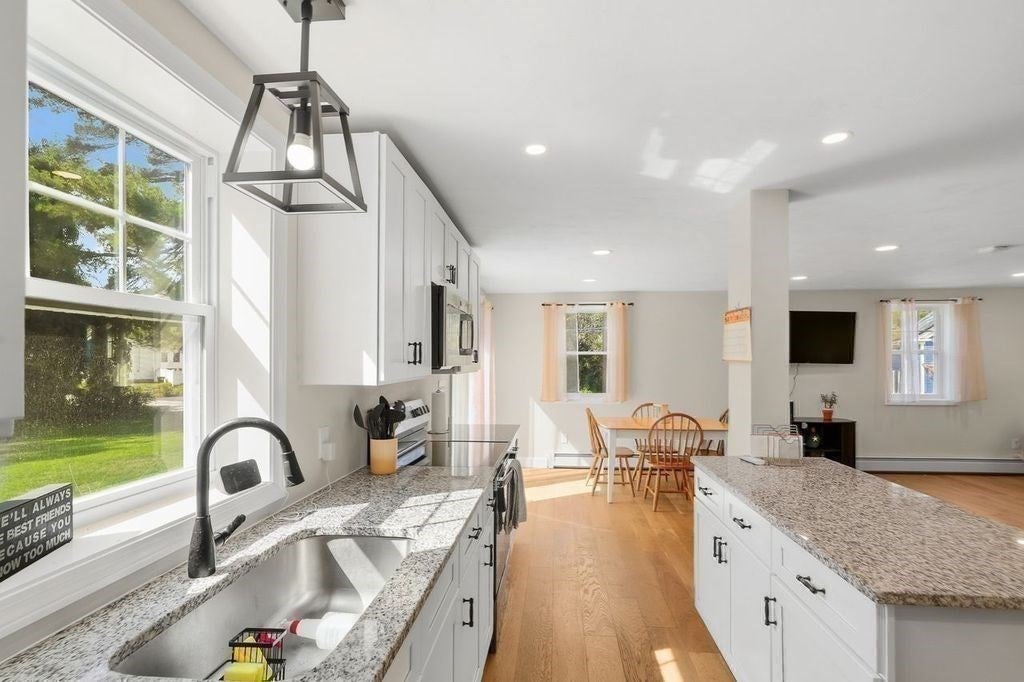 28 Ash St, Webster, MA Photo #9