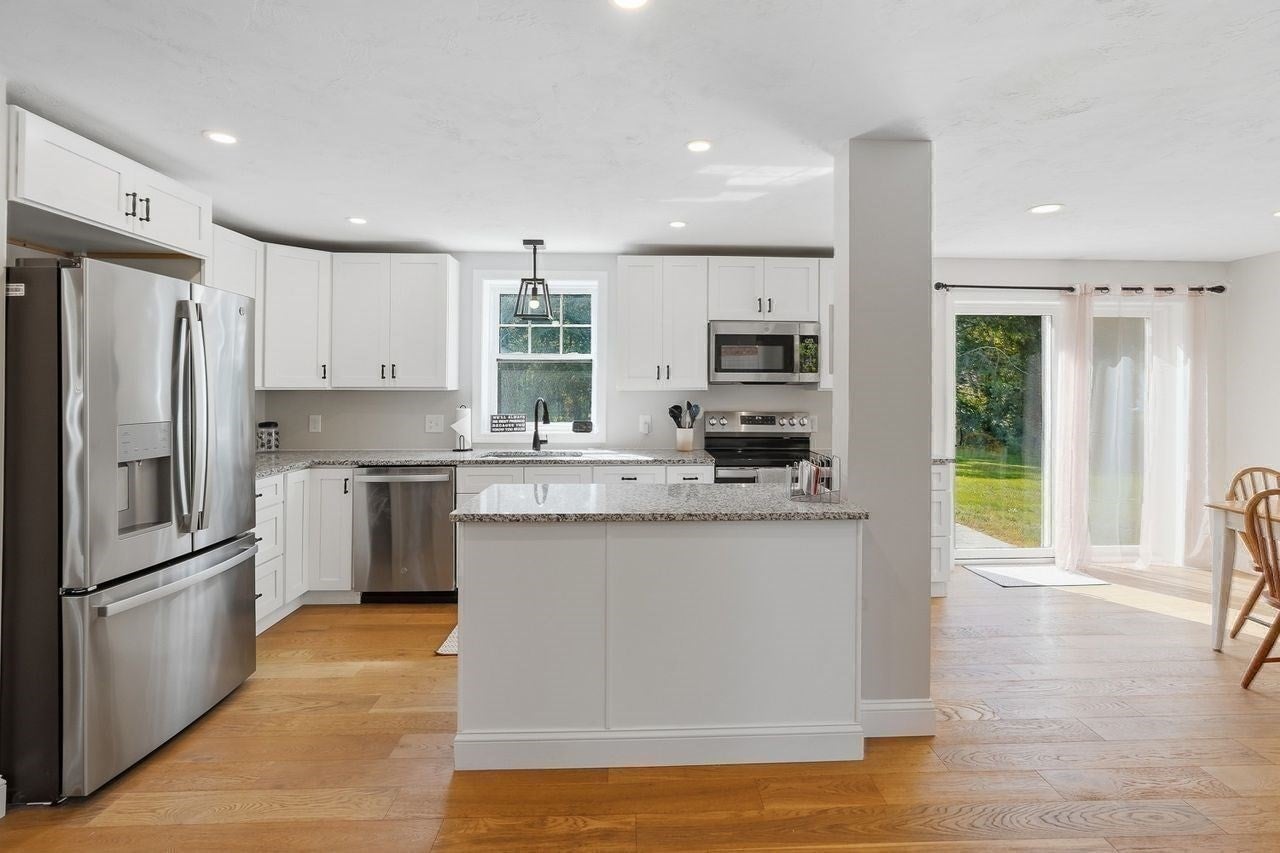 28 Ash St, Webster, MA Photo #10