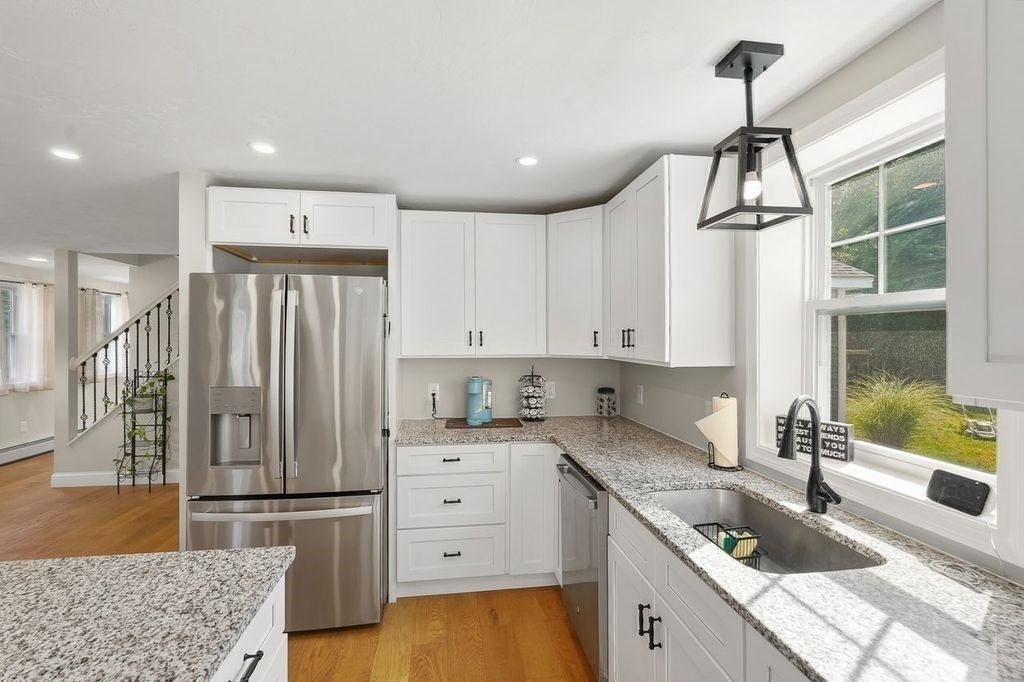 28 Ash St, Webster, MA Photo #6