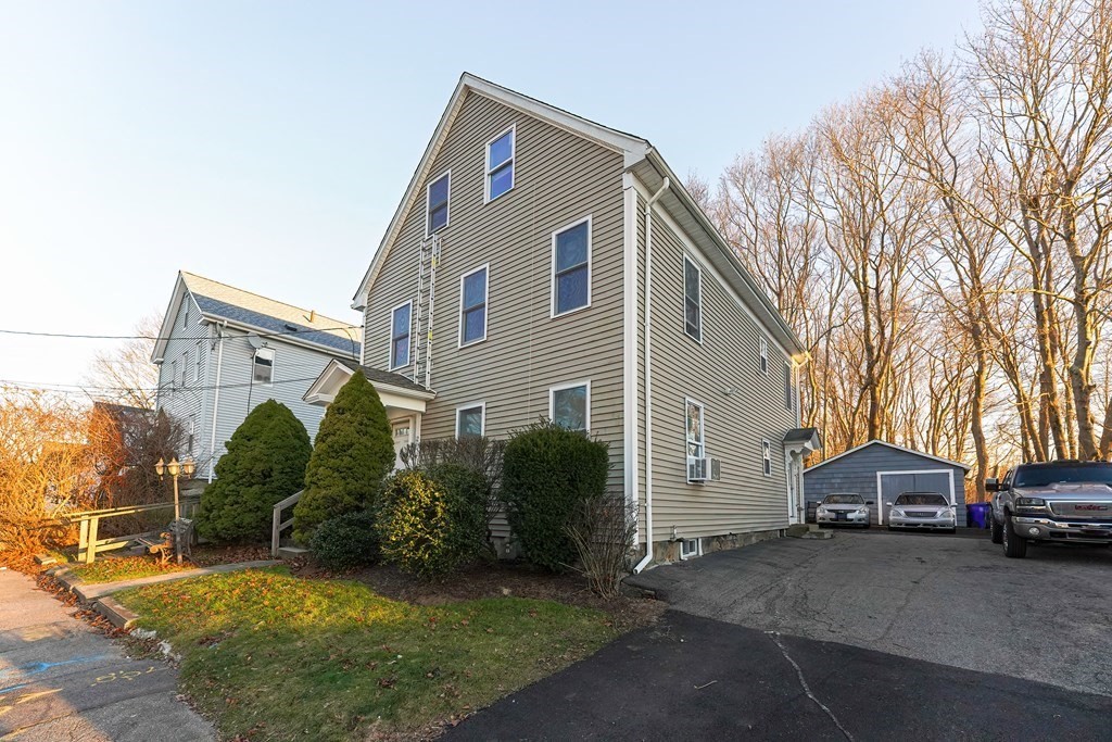 12 Beacon St
