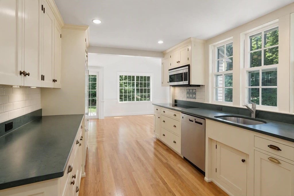 41 Locust Ave, Lexington, MA Photo #3