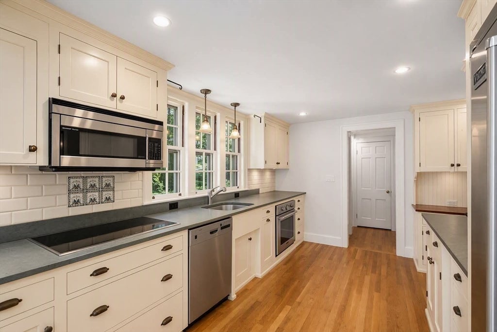 41 Locust Ave, Lexington, MA Photo #12