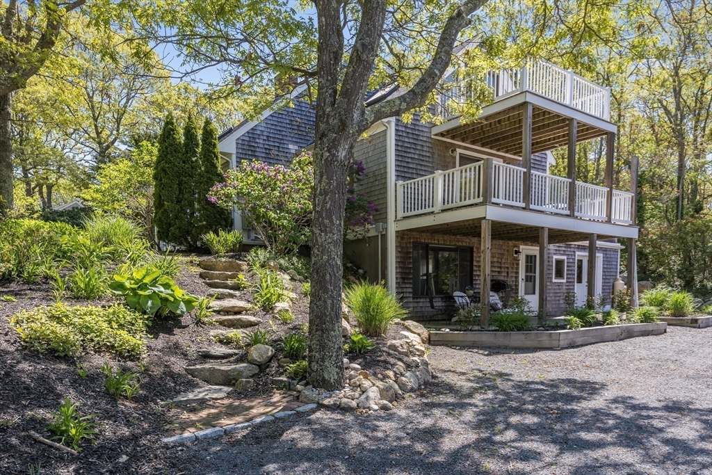 10 Westerly Dr