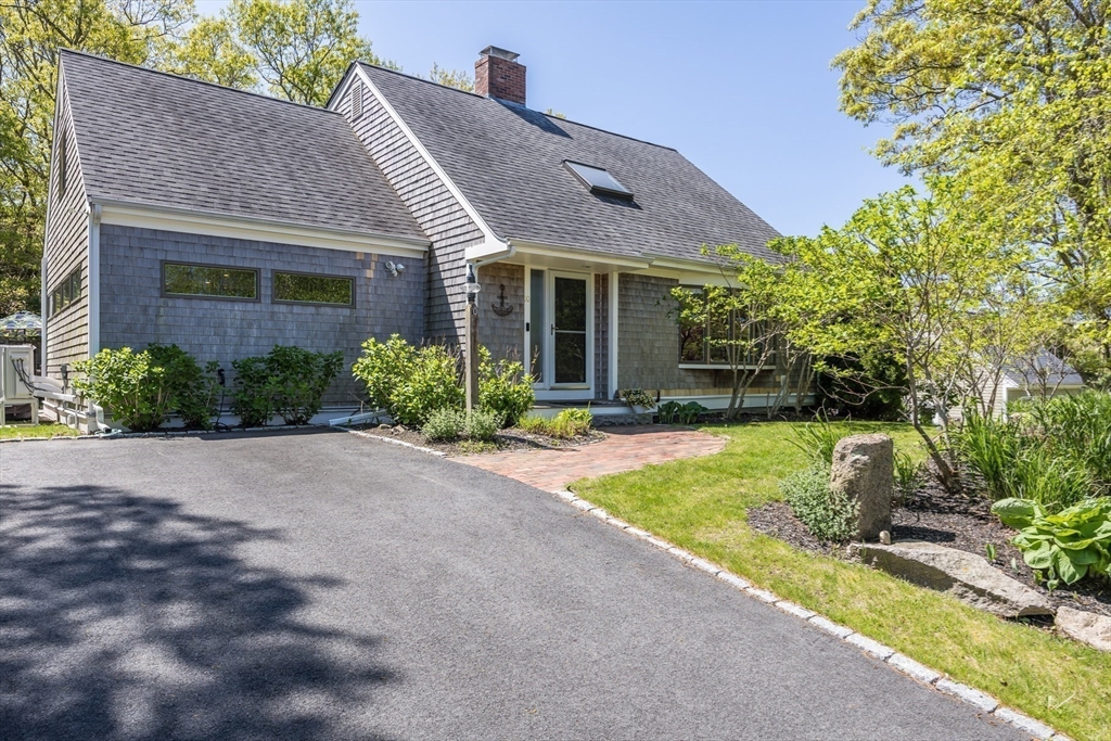 10 Westerly Dr