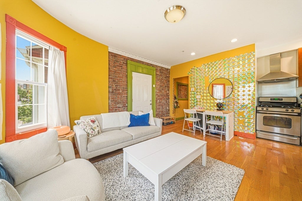 12-14 Everett St 202