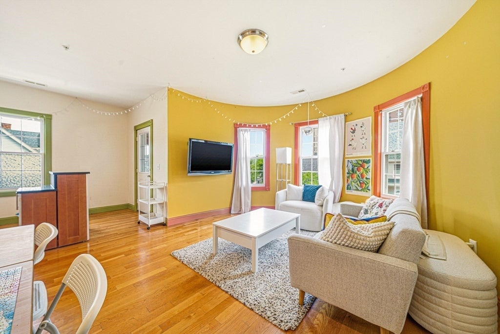 12-14 Everett St 202