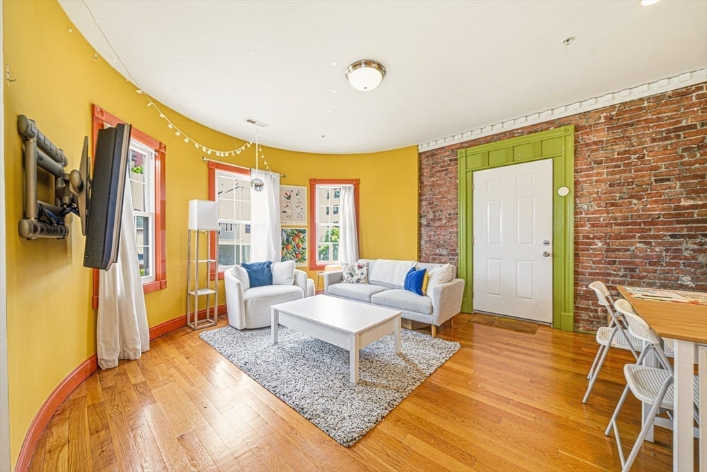 12-14 Everett St 202