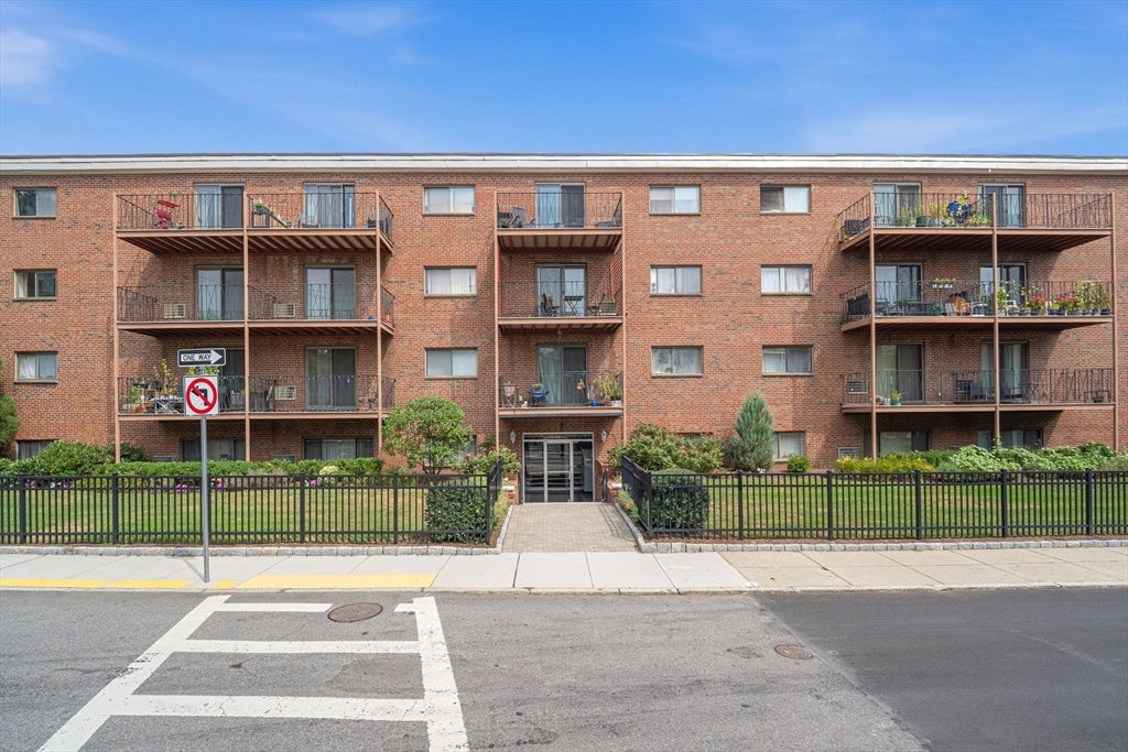 26 Waverly St 405