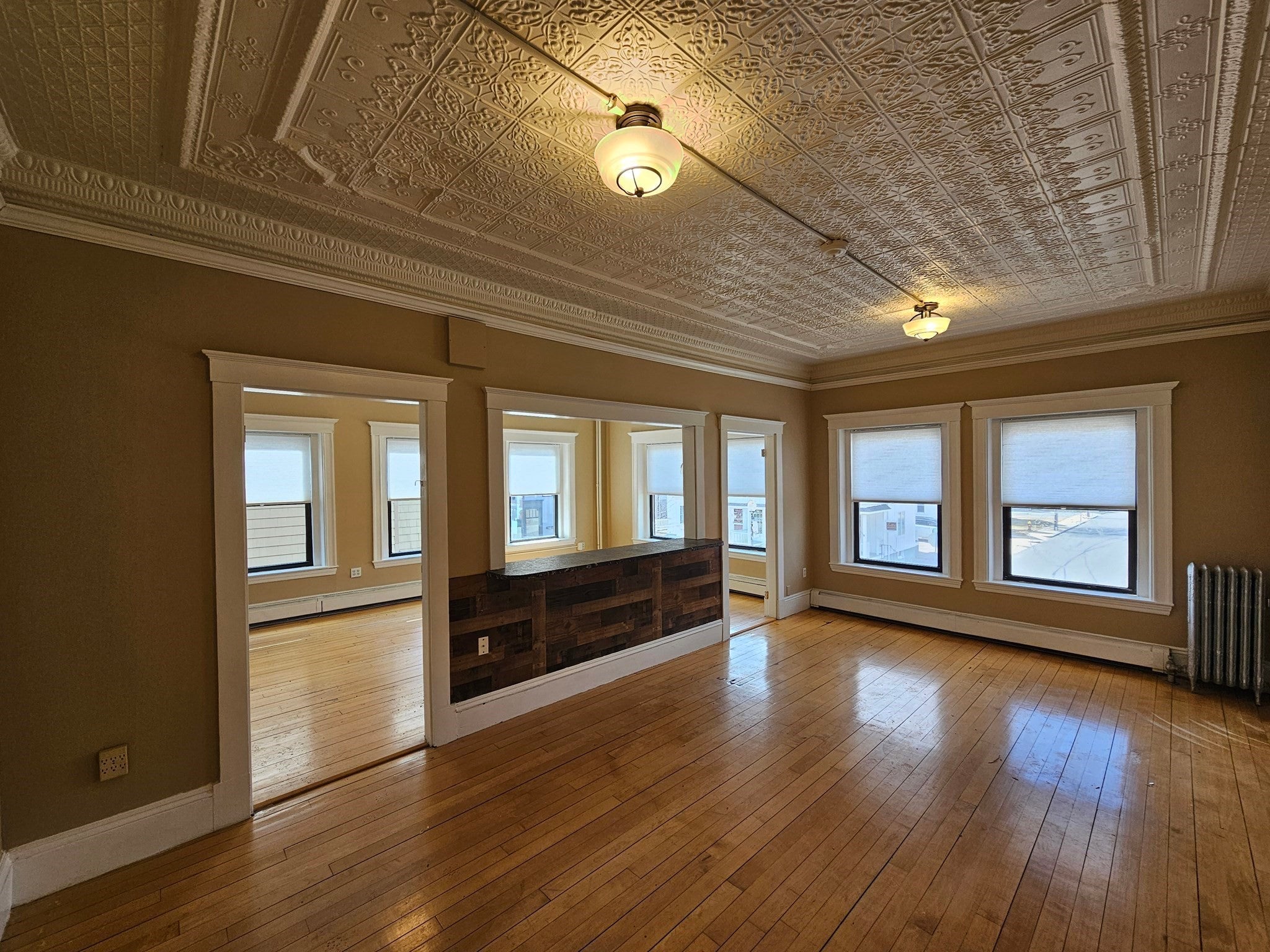 127-129 N Main St 208-209