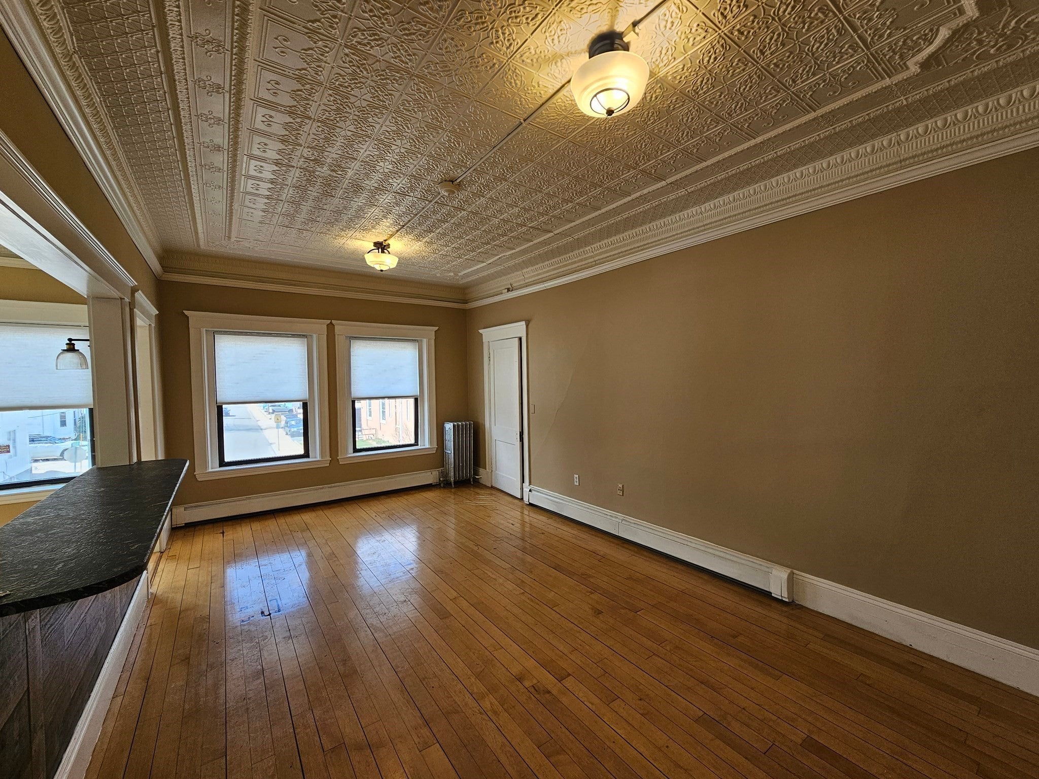 127-129 N Main St 208-209