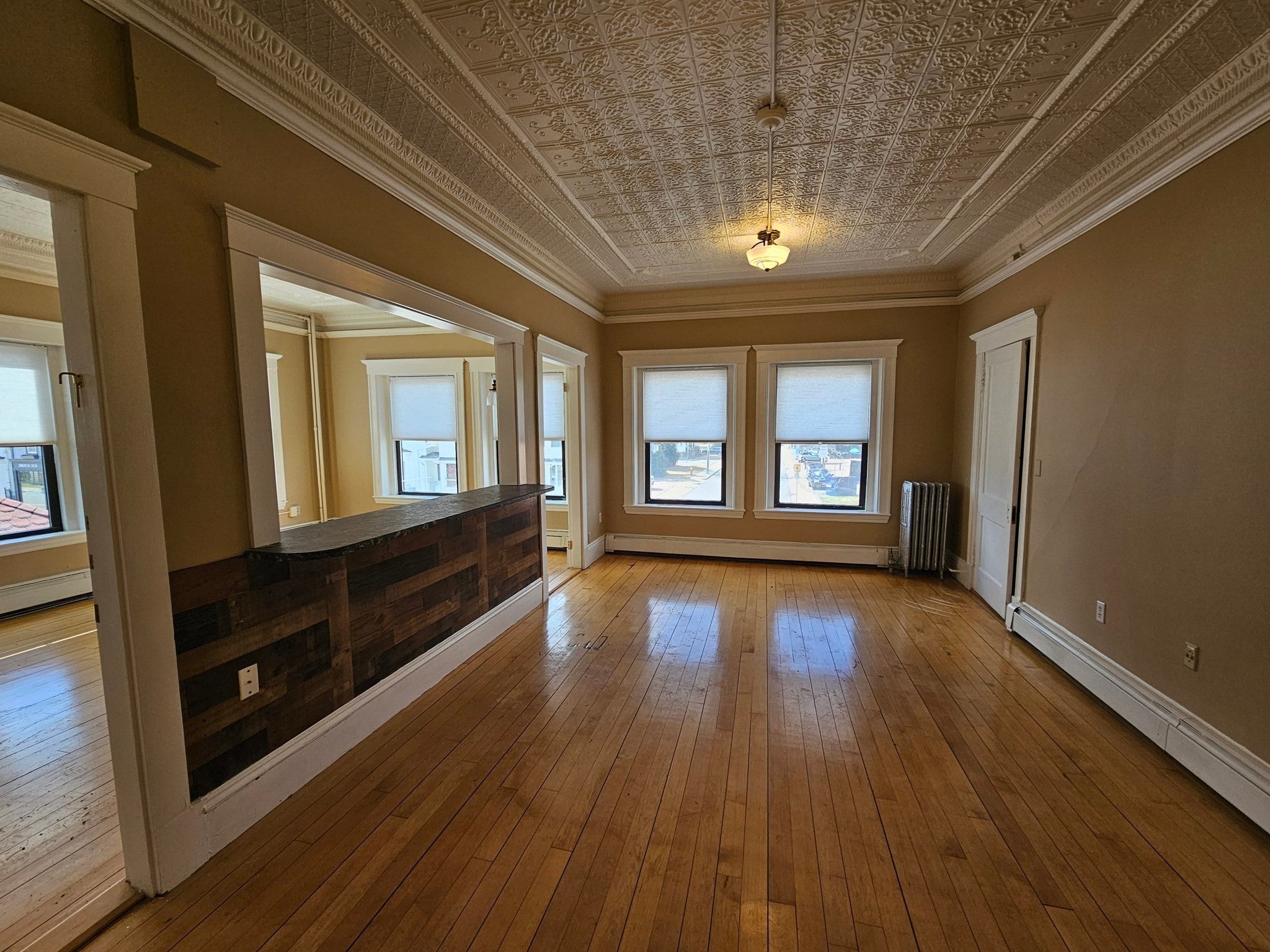 127-129 N Main St 208-209