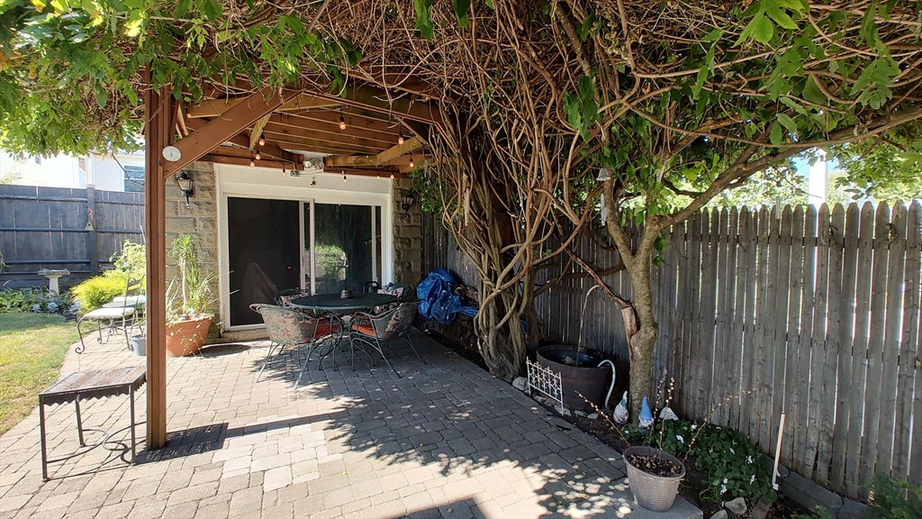 42 Freeman Ave