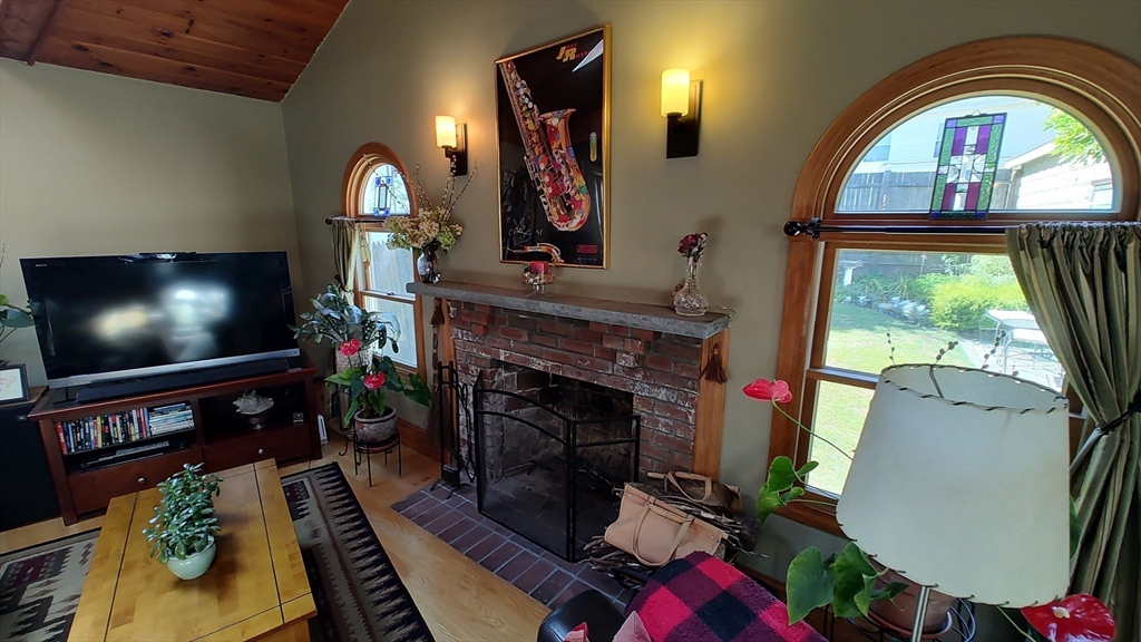 42 Freeman Ave, Everett, MA Photo #17